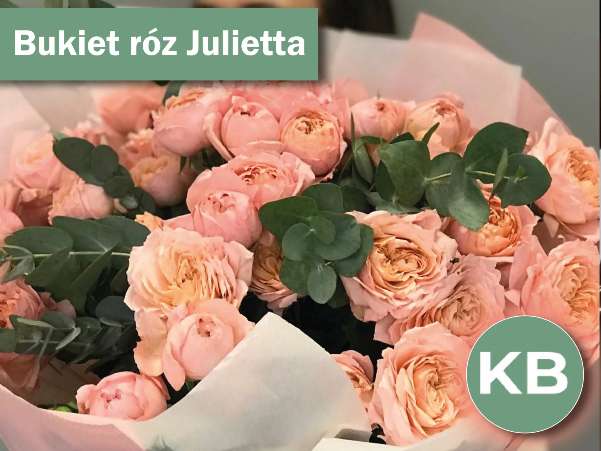 Bouquet of delicate cream roses.
