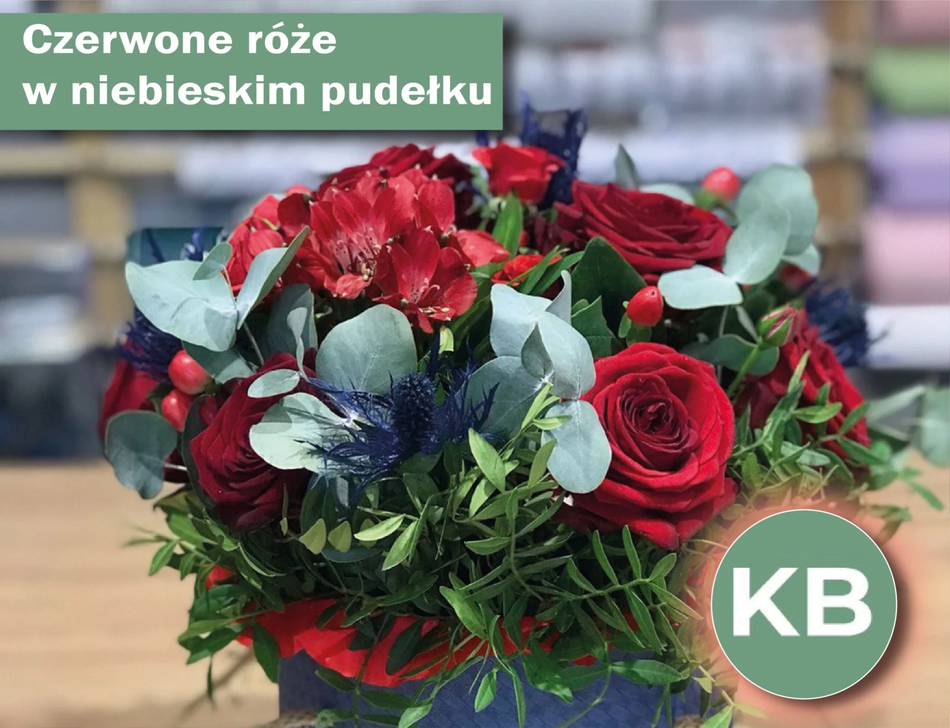 Kosz z różami i zielenią