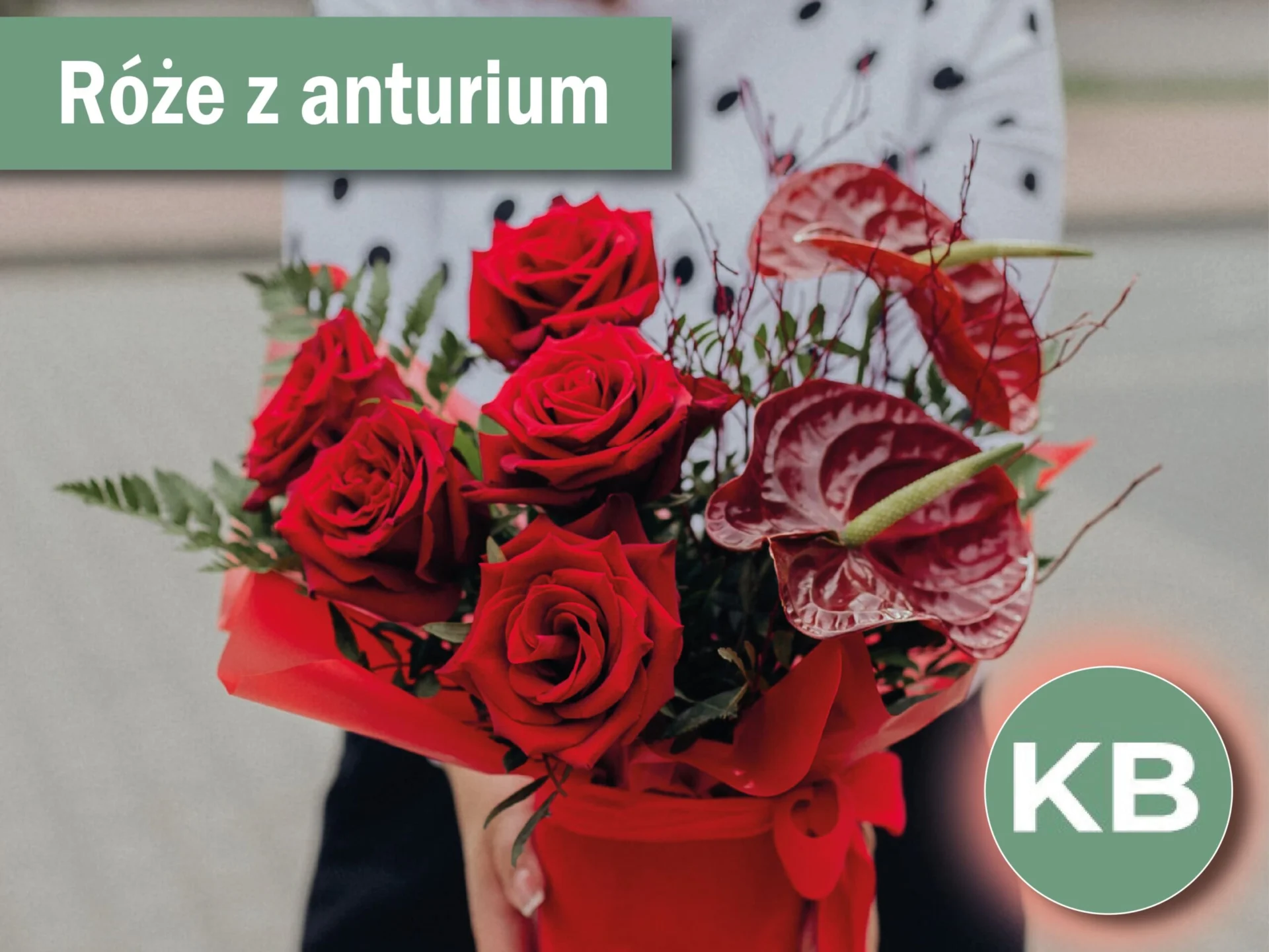 Czerwone róże i czerwony anturium w pudełku